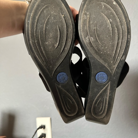 Kenneth Cole Reaction Women’s Shoes - Size 9.5 Black and Gold Minimalist - Picture 6 of 6